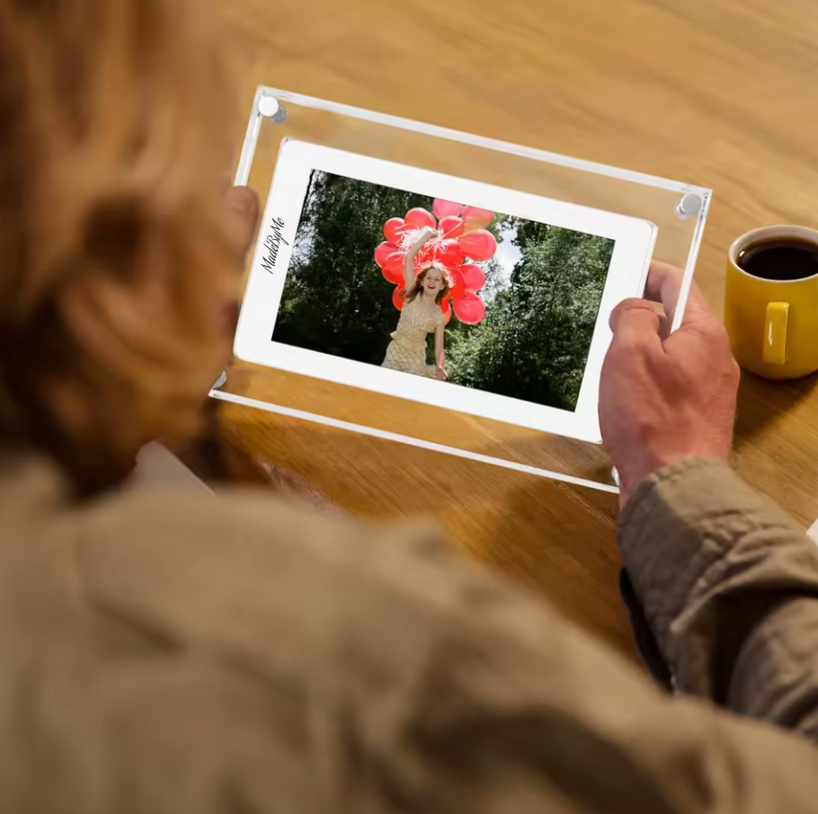 Made By Me's™ Signature 7 Inch Video Frame